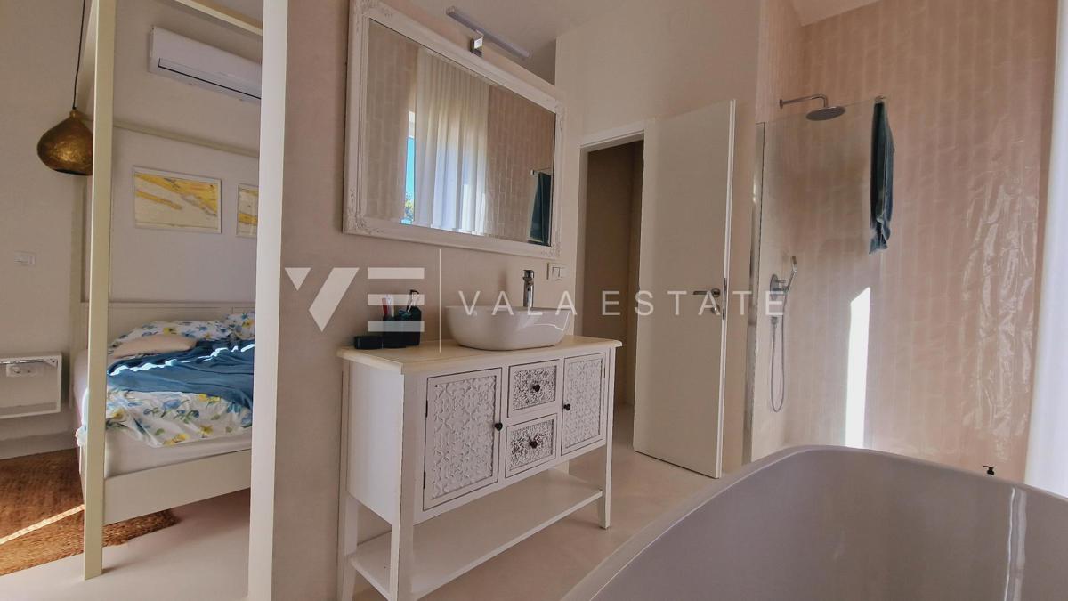NUOVA VILLA MEDITERRANEA CON PISCINA E VISTA MARE