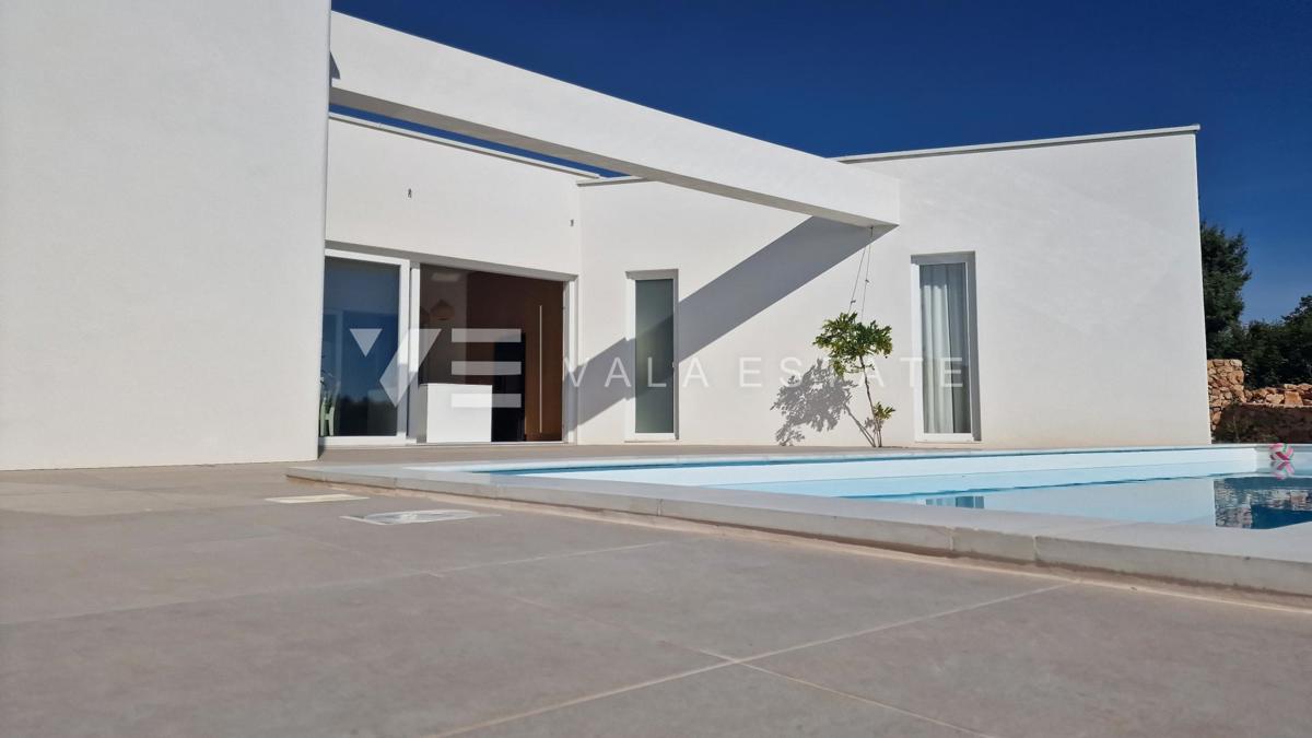 NUOVA VILLA MEDITERRANEA CON PISCINA E VISTA MARE
