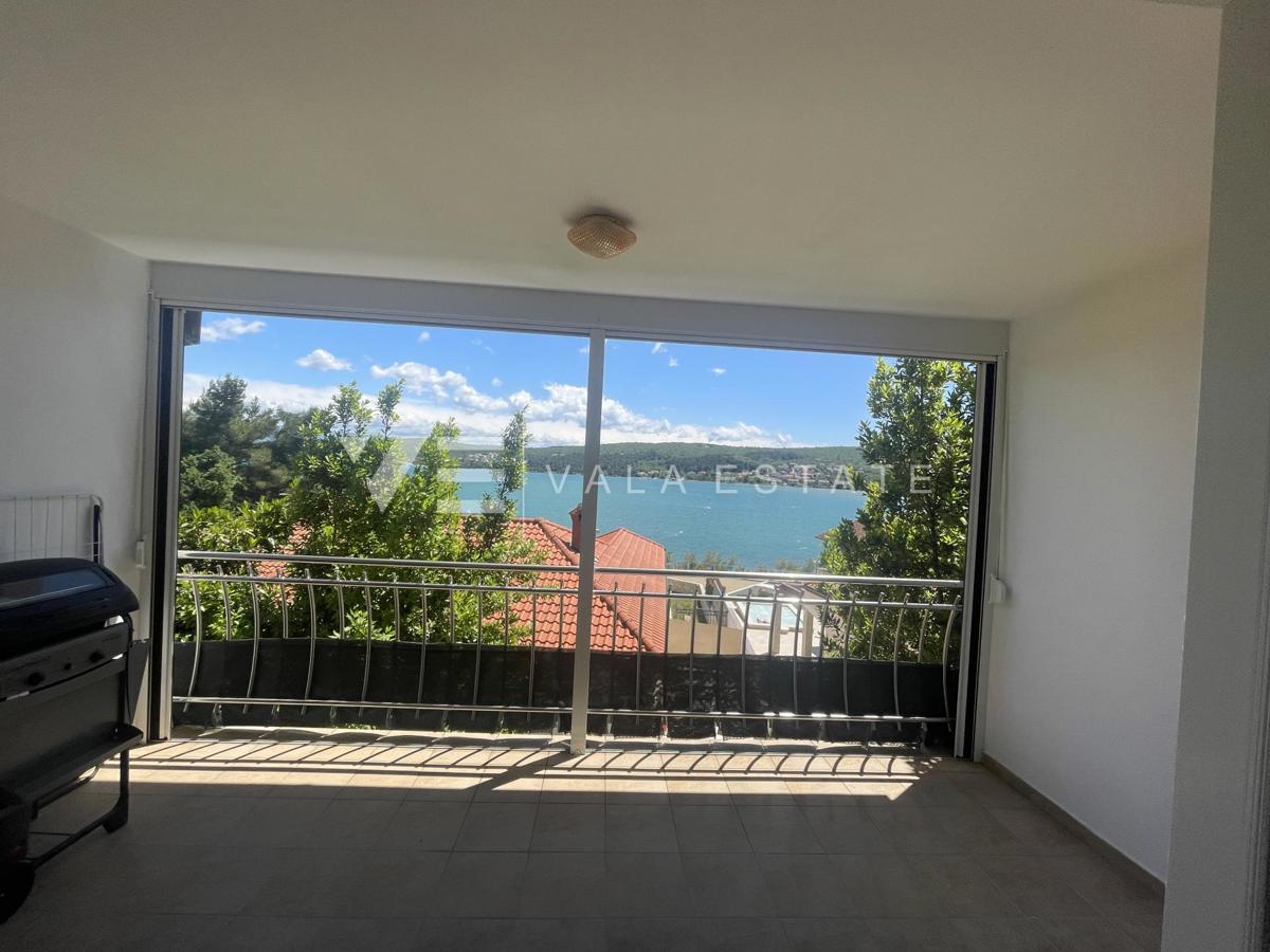 APPARTAMENTO SU DUE PIANI CON VISTA MARE A SOLI 60 METRI DALLA SPIAGGIA