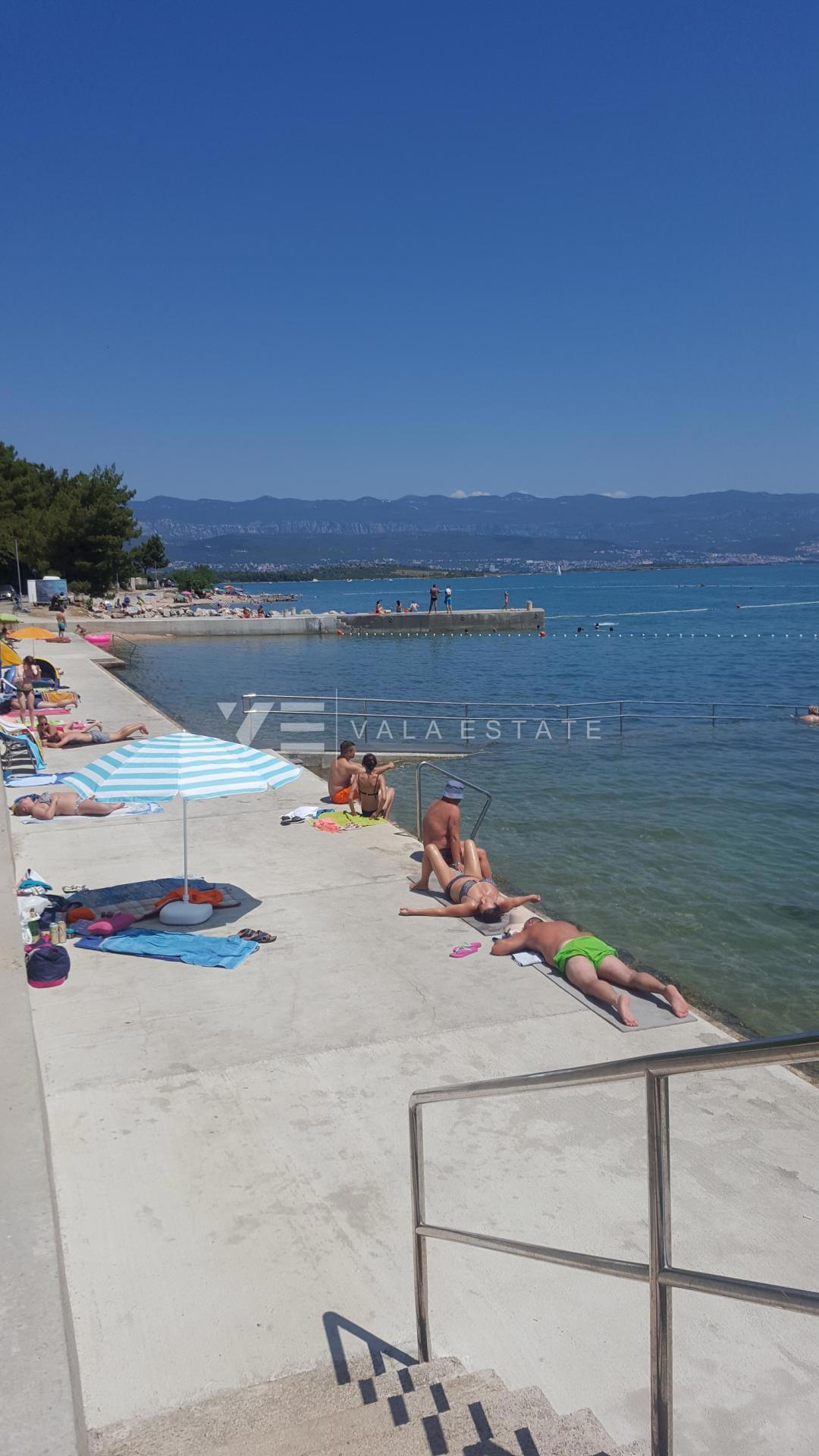 APPARTAMENTO SU DUE PIANI CON VISTA MARE A SOLI 60 METRI DALLA SPIAGGIA