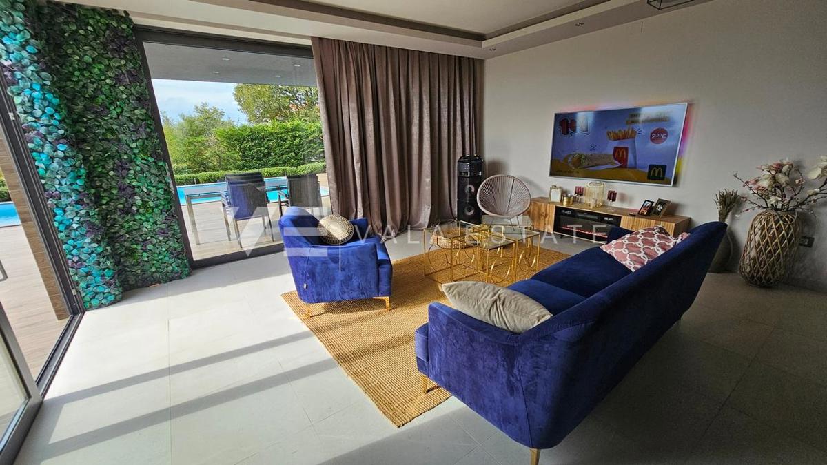VILLA DI LUSSO CON PISCINA E VISTA MARE