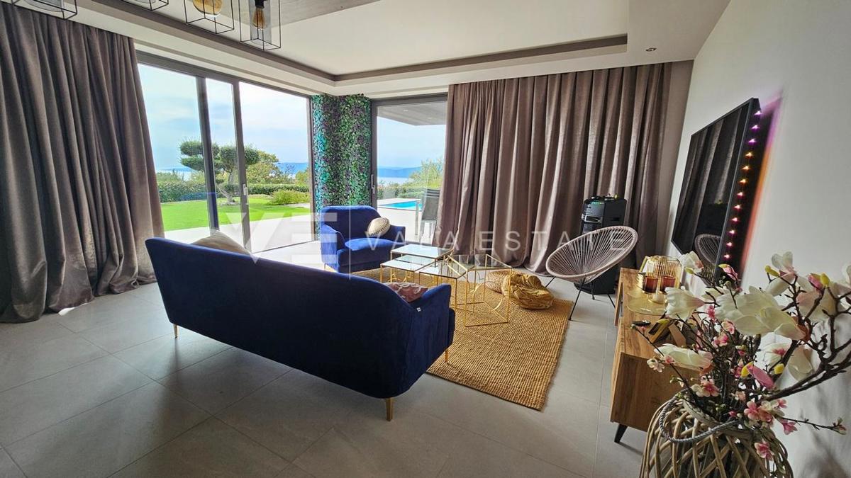 VILLA DI LUSSO CON PISCINA E VISTA MARE