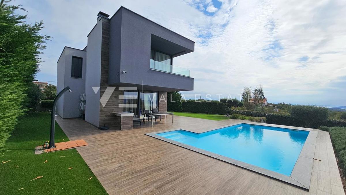 VILLA DI LUSSO CON PISCINA E VISTA MARE