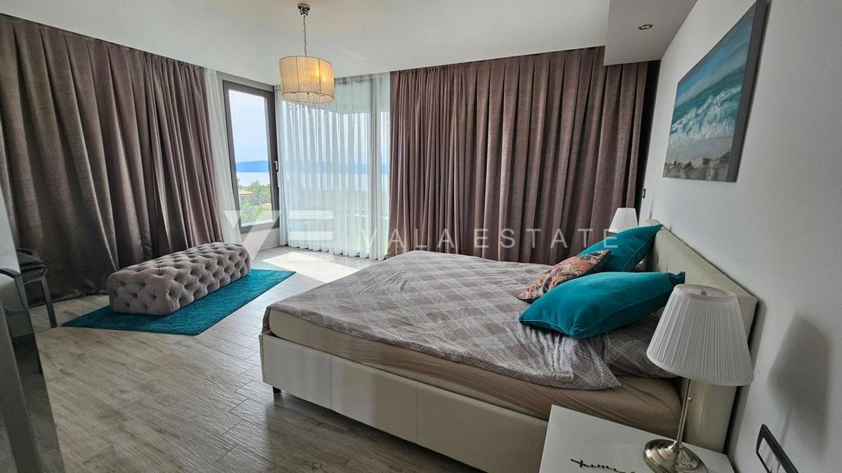 VILLA DI LUSSO CON PISCINA E VISTA MARE