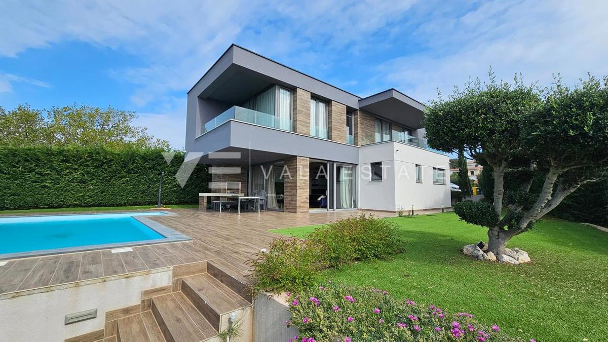 VILLA DI LUSSO CON PISCINA E VISTA MARE