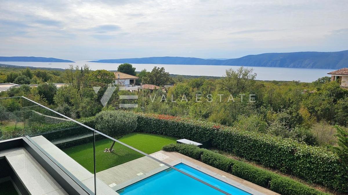 VILLA DI LUSSO CON PISCINA E VISTA MARE
