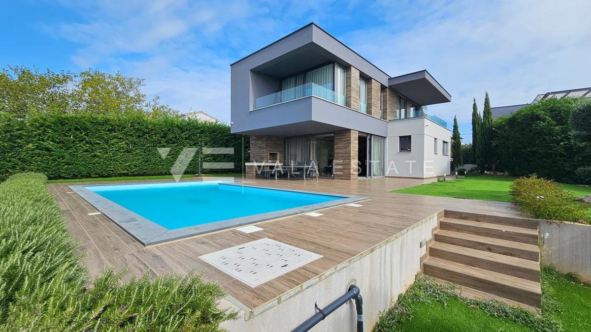 VILLA DI LUSSO CON PISCINA E VISTA MARE