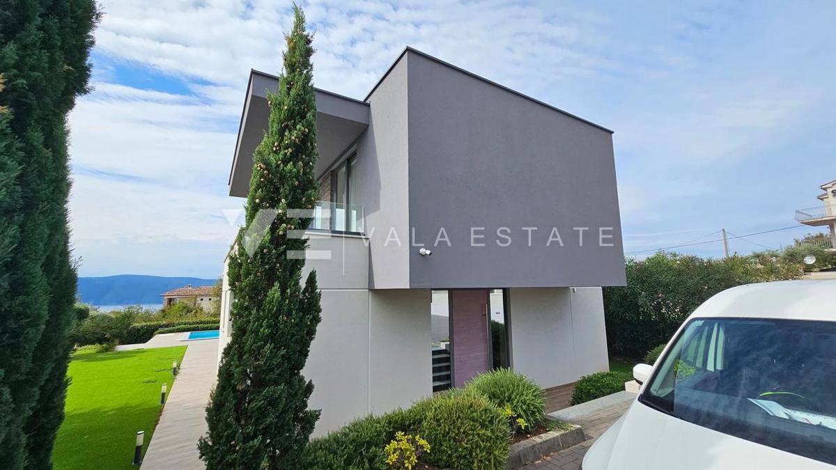 VILLA DI LUSSO CON PISCINA E VISTA MARE