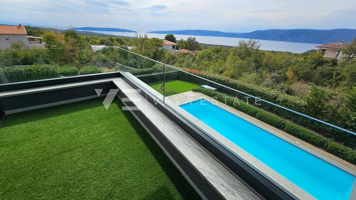 VILLA DI LUSSO CON PISCINA E VISTA MARE
