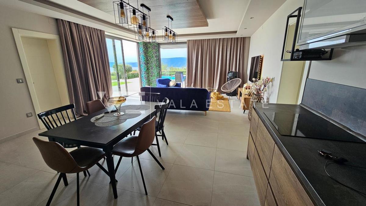 VILLA DI LUSSO CON PISCINA E VISTA MARE