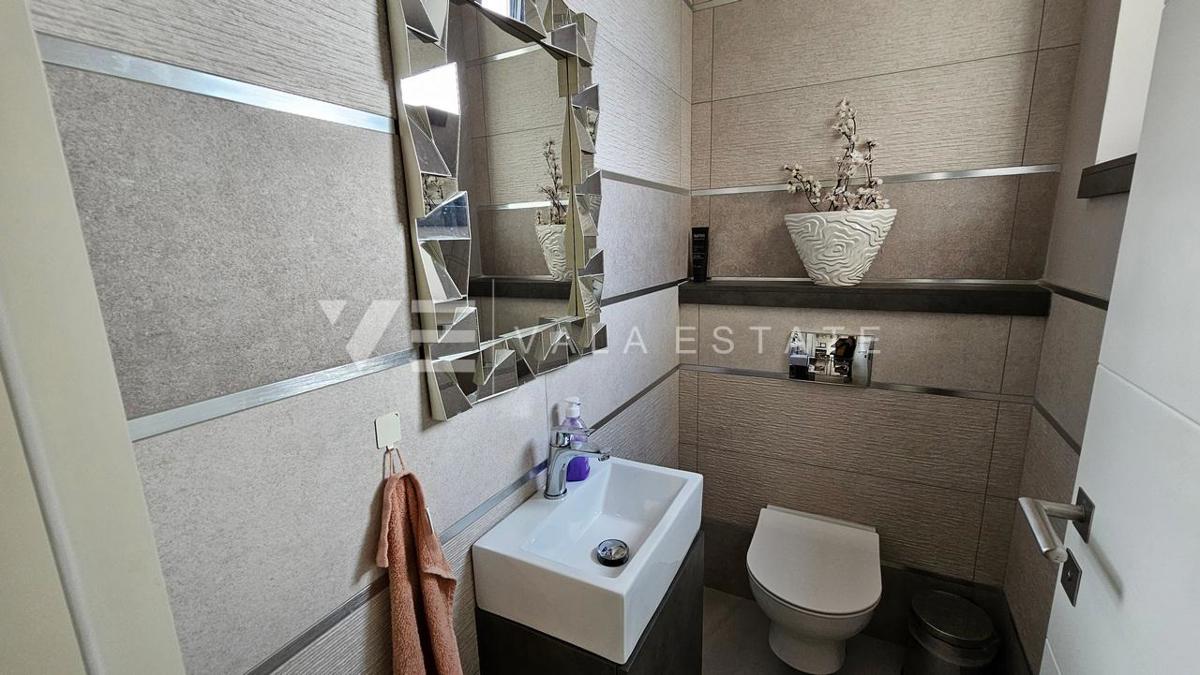 VILLA DI LUSSO CON PISCINA E VISTA MARE