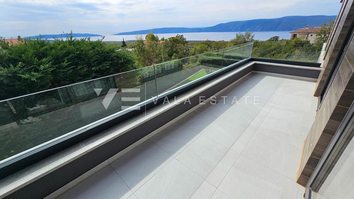 VILLA DI LUSSO CON PISCINA E VISTA MARE