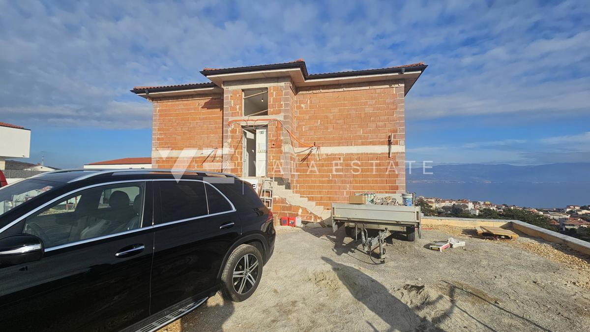 APPARTAMENTO MODERNO CON VISTA SUL MARE APERTO E UN APPARTAMENTO AGGIUNTIVO AL PIANO TERRA