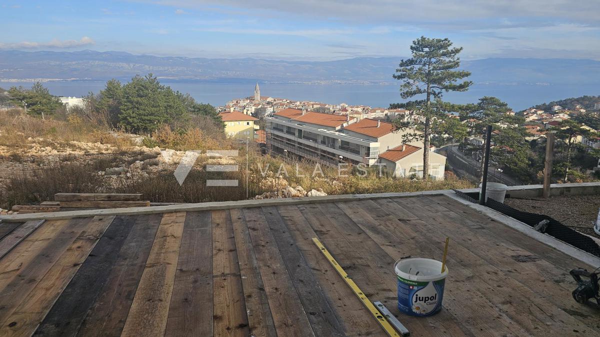 APPARTAMENTO MODERNO CON VISTA SUL MARE APERTO E UN APPARTAMENTO AGGIUNTIVO AL PIANO TERRA