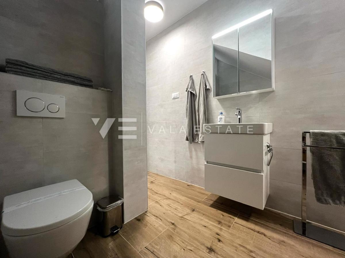 MODERNO APPARTAMENTO SU DUE PIANI CON PISCINA