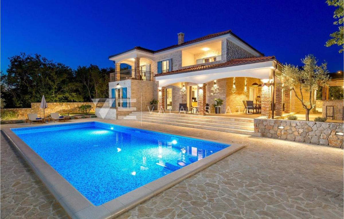 NUOVA VILLA MEDITERRANEA CON PISCINA IN POSIZIONE TRANQUILLA