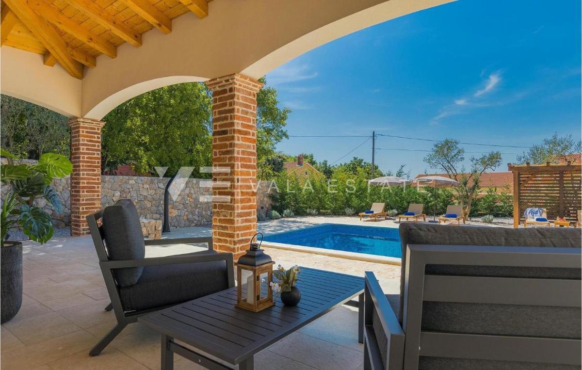 NUOVA VILLA MEDITERRANEA CON PISCINA IN POSIZIONE TRANQUILLA