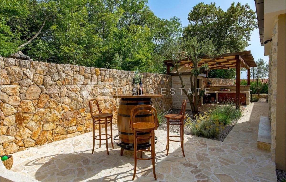 NUOVA VILLA MEDITERRANEA CON PISCINA IN POSIZIONE TRANQUILLA