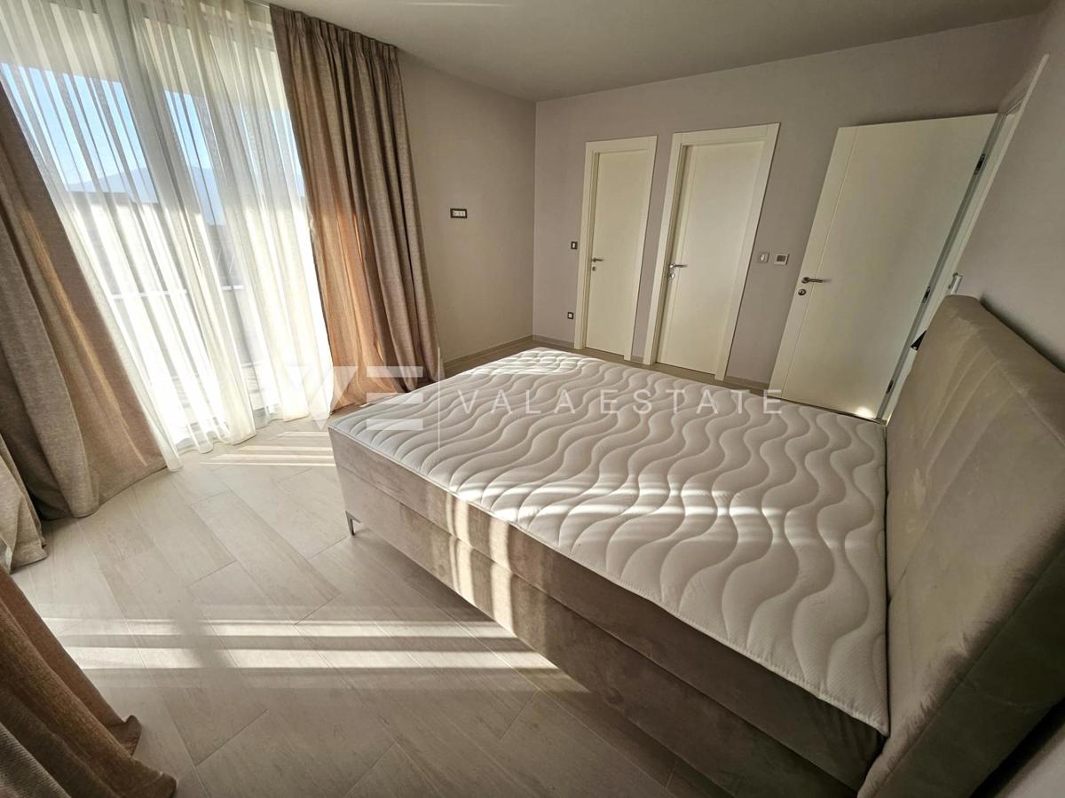 VILLA MODERNA CON PISCINA IN POSIZIONE TRANQUILLA