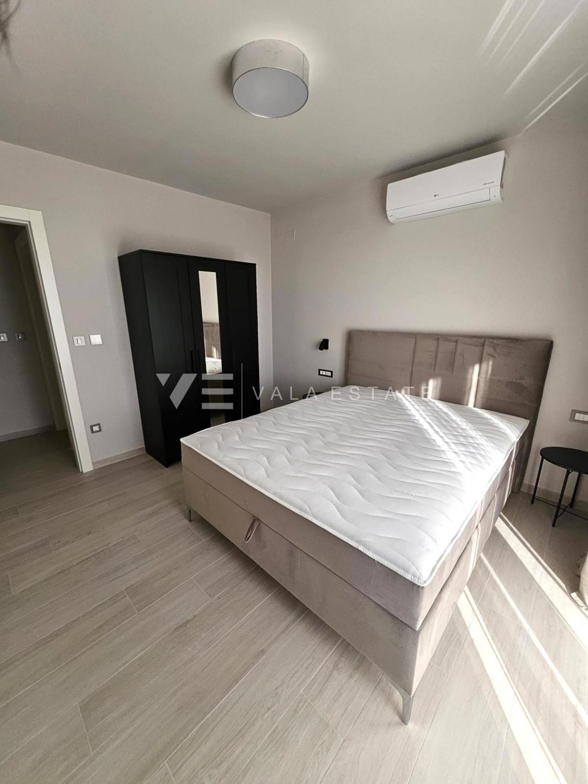 VILLA MODERNA CON PISCINA IN POSIZIONE TRANQUILLA