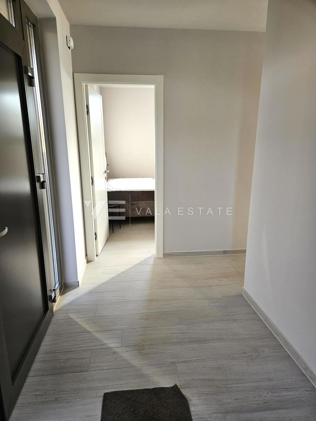 VILLA MODERNA CON PISCINA IN POSIZIONE TRANQUILLA