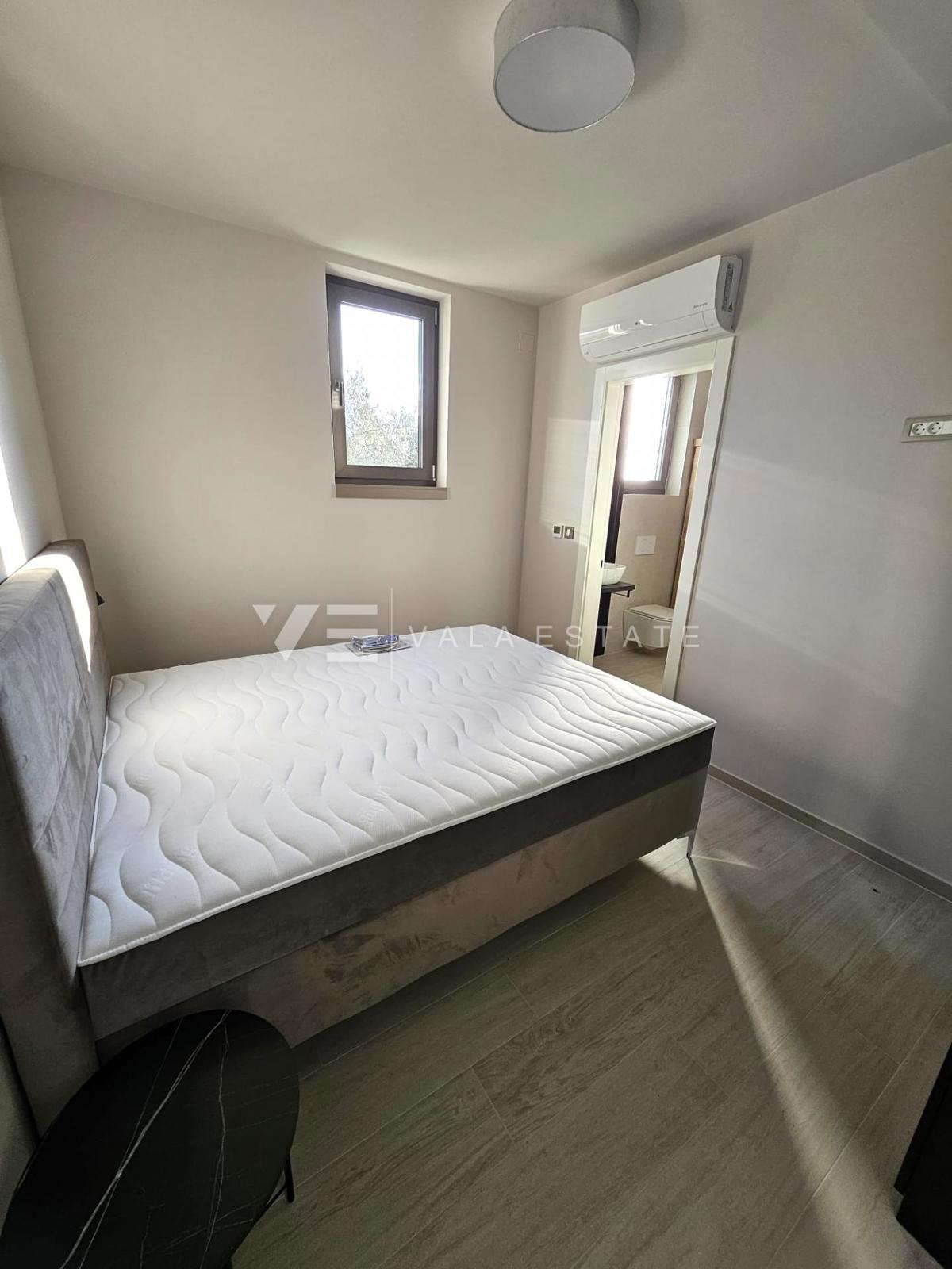 VILLA MODERNA CON PISCINA IN POSIZIONE TRANQUILLA