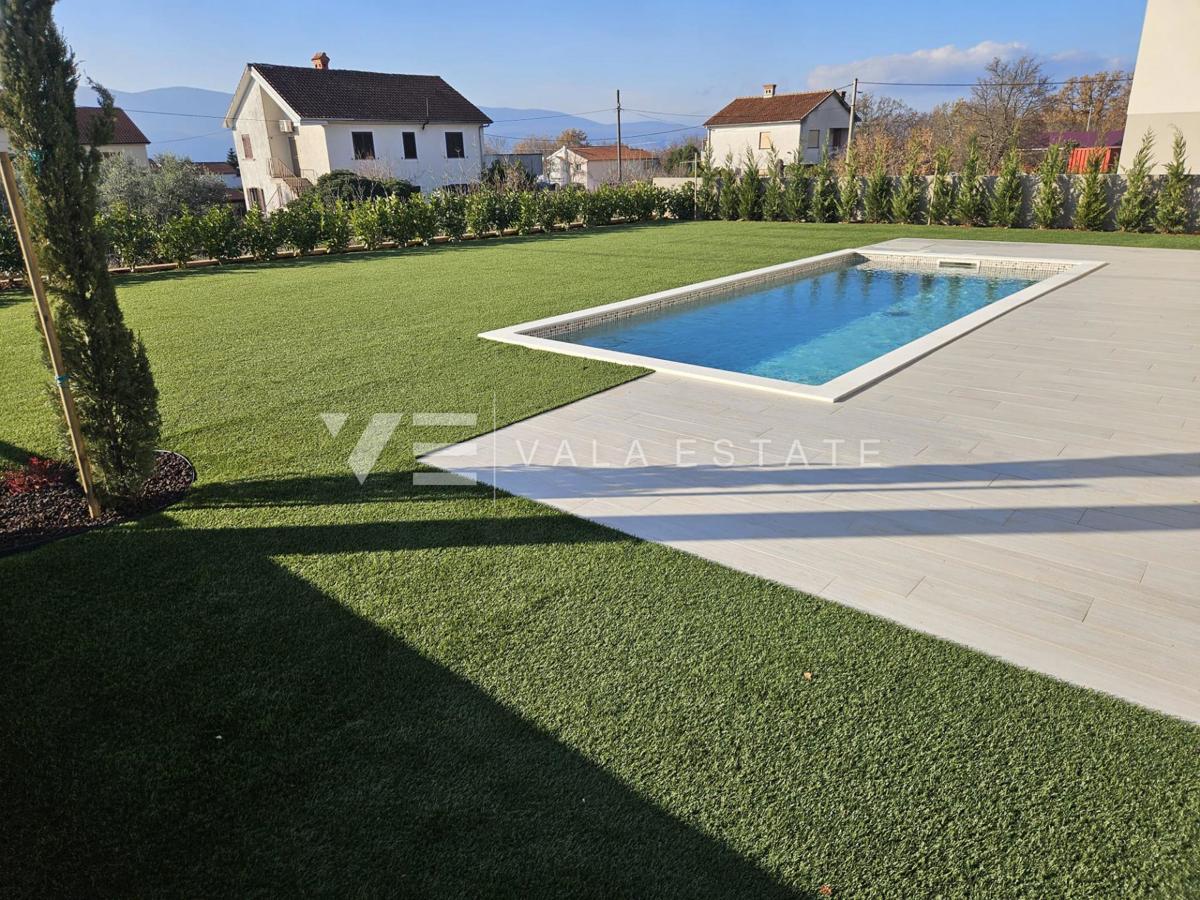 VILLA MODERNA CON PISCINA IN POSIZIONE TRANQUILLA