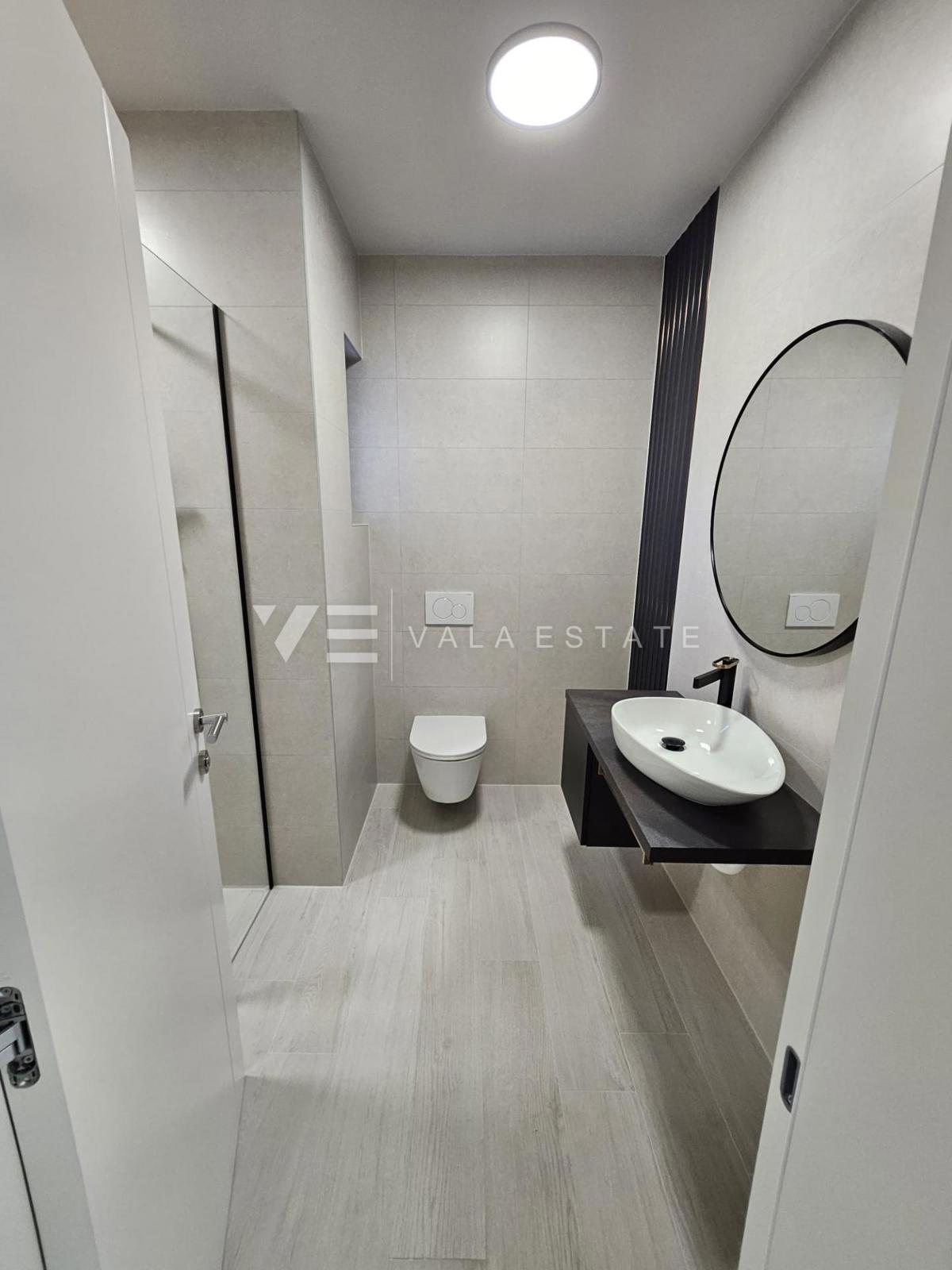 VILLA MODERNA CON PISCINA IN POSIZIONE TRANQUILLA
