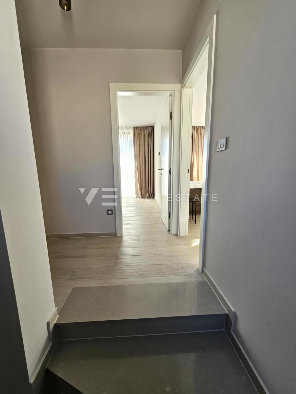 VILLA MODERNA CON PISCINA IN POSIZIONE TRANQUILLA