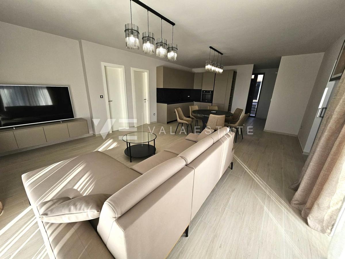 VILLA MODERNA CON PISCINA IN POSIZIONE TRANQUILLA