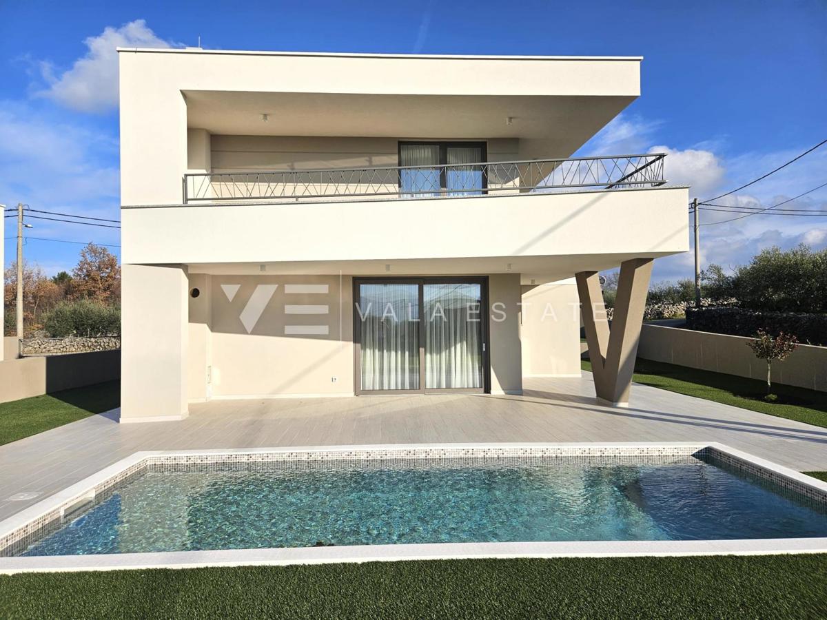 VILLA MODERNA CON PISCINA IN POSIZIONE TRANQUILLA