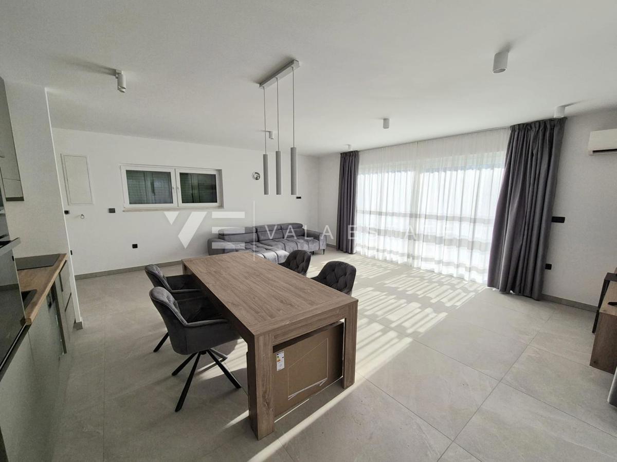 NUOVA CASA INDIPENDENTE CON PISCINA IN POSIZIONE TRANQUILLA