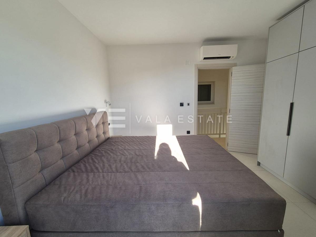 NUOVA CASA INDIPENDENTE CON PISCINA IN POSIZIONE TRANQUILLA