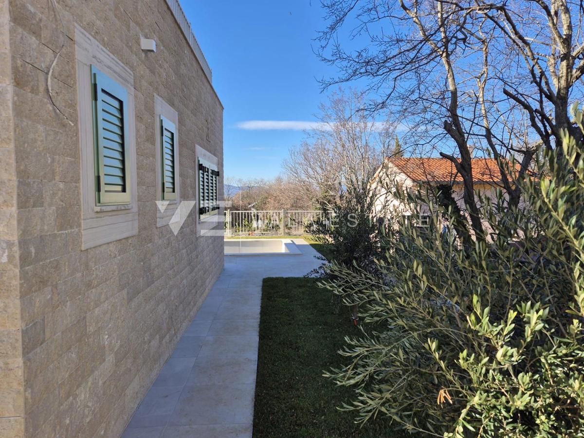 NUOVA CASA INDIPENDENTE CON PISCINA IN POSIZIONE TRANQUILLA