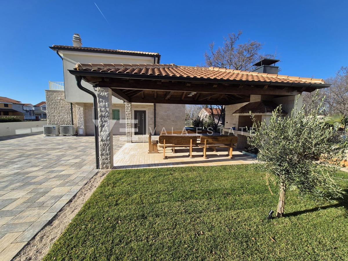 NUOVA CASA INDIPENDENTE CON PISCINA IN POSIZIONE TRANQUILLA