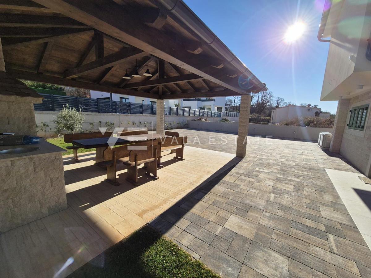 NUOVA CASA INDIPENDENTE CON PISCINA IN POSIZIONE TRANQUILLA
