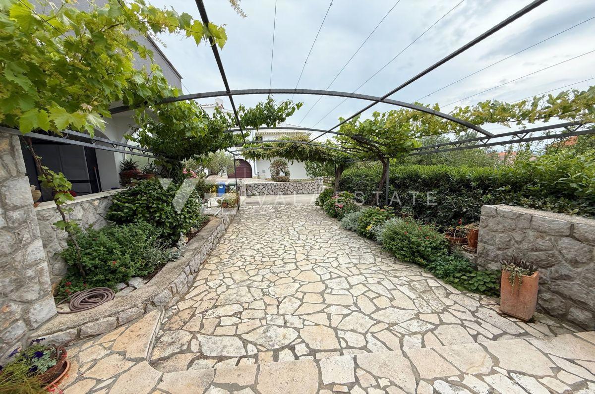 APPARTAMENTO AL PIANO TERRA CON GIARDINO IN POSIZIONE TRANQUILLA