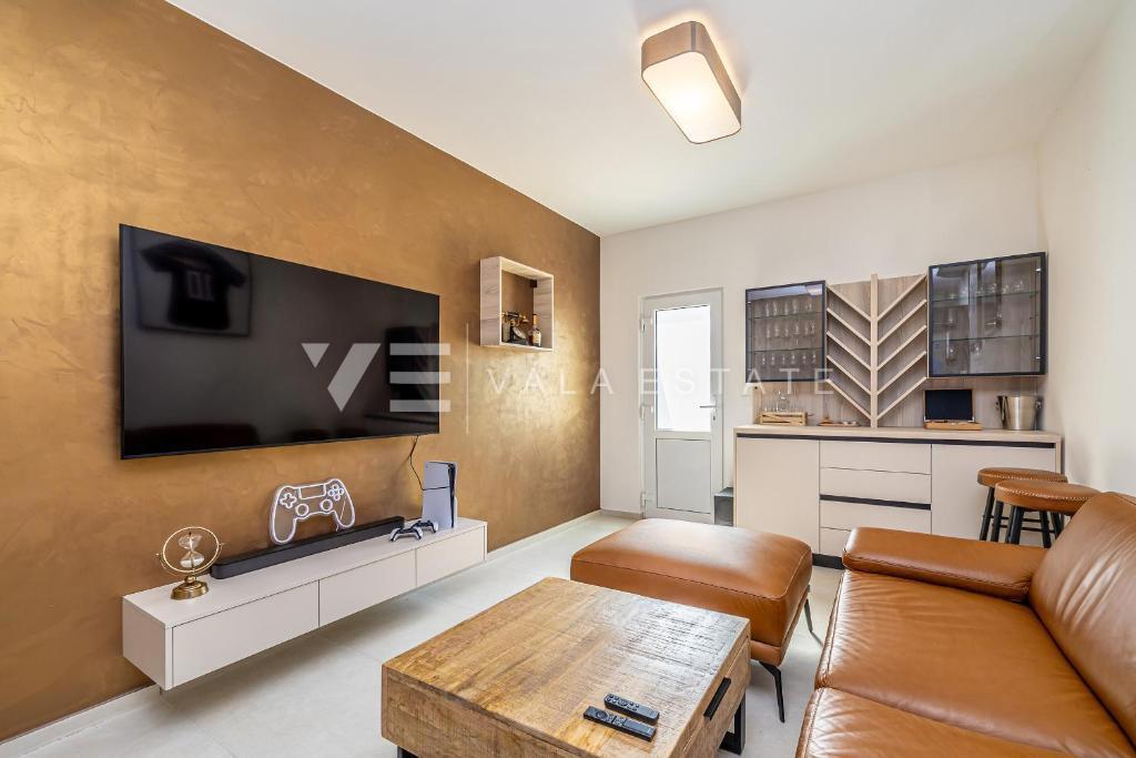 MODERNA CASA SEMINDIPENDENTE CON PISCINA