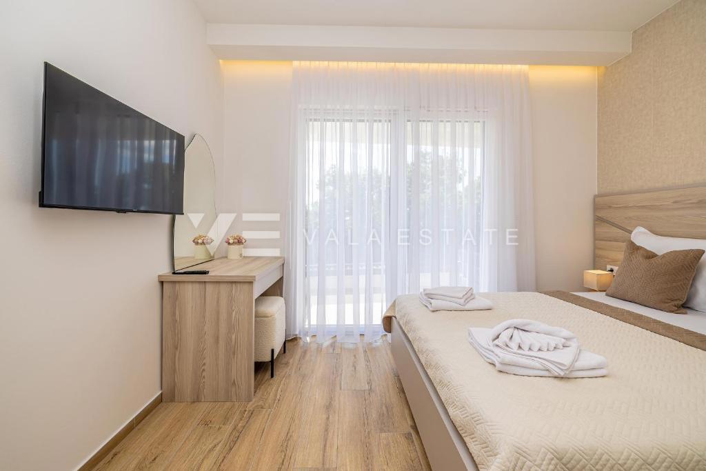 MODERNA CASA SEMINDIPENDENTE CON PISCINA