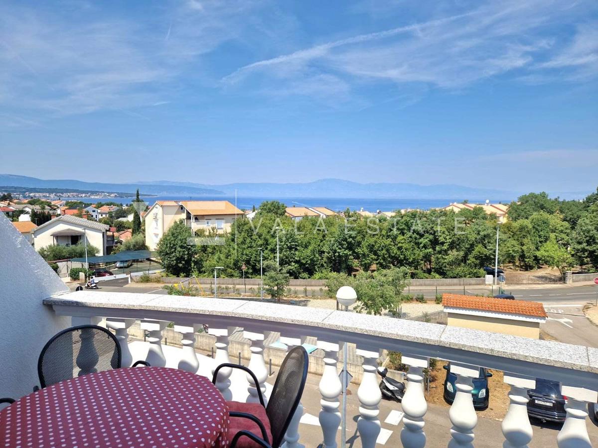 APPARTAMENTO SU DUE PIANI CON VISTA MARE