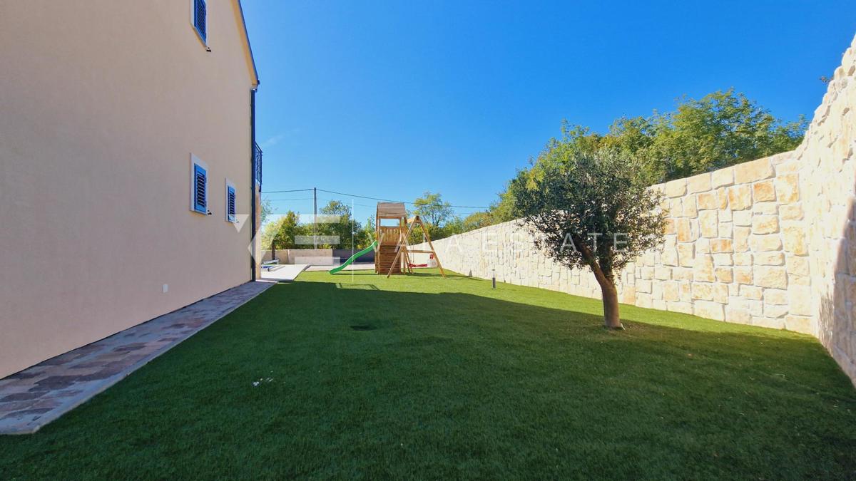 VILLA DI LUSSO IN POSIZIONE TRANQUILLA