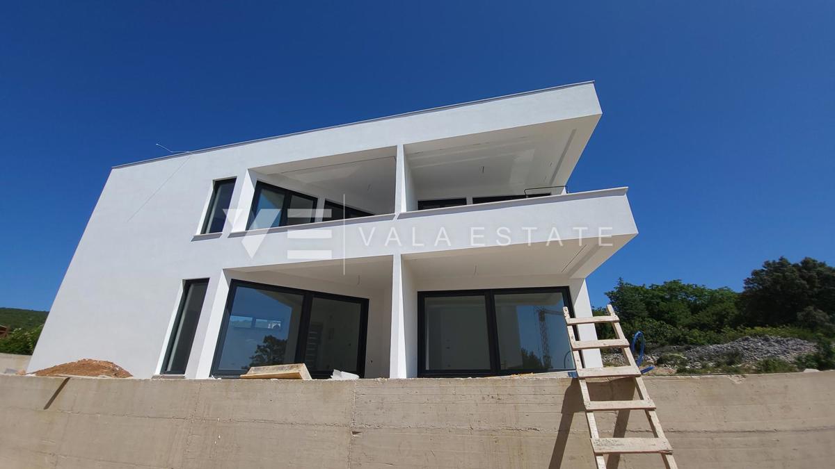 MODERNO APPARTAMENTO SU DUE PIANI CON VISTA MARE