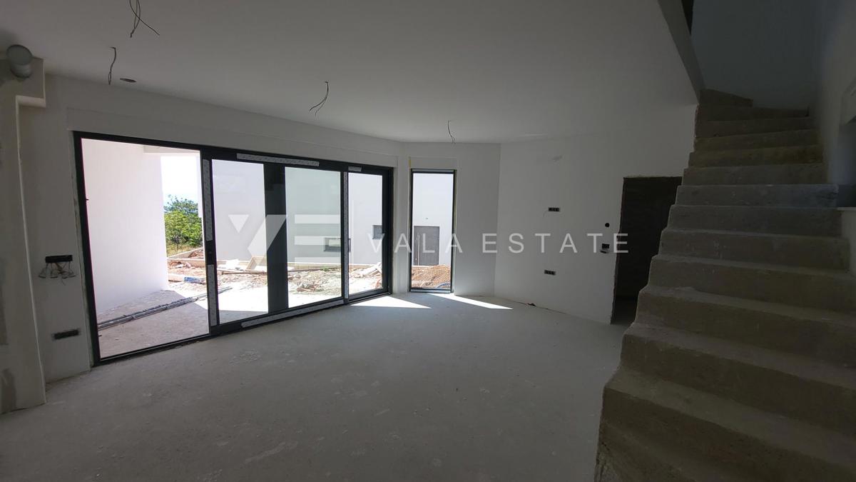 MODERNO APPARTAMENTO SU DUE PIANI CON VISTA MARE