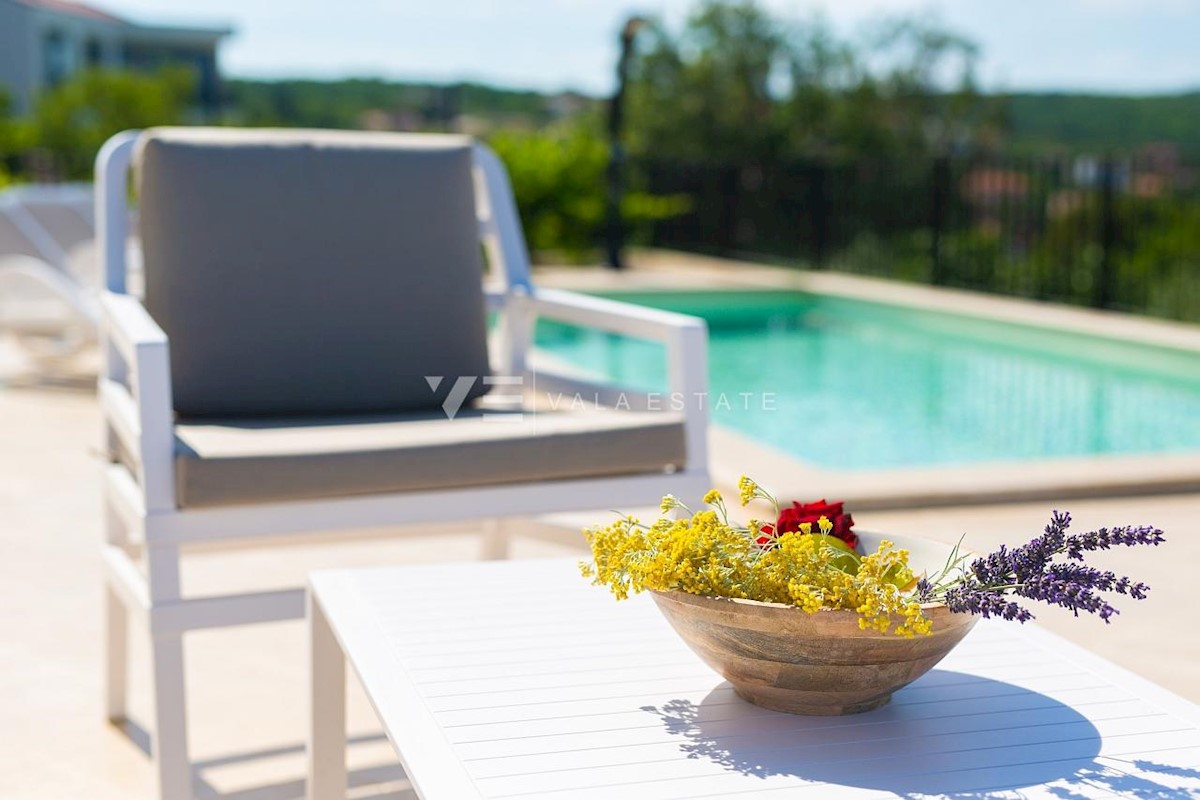  NUOVA VILLA URBANA CON PISCINA E VISTA MARE PANORAMICA