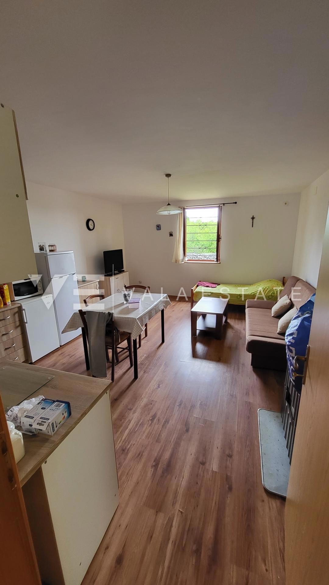  CASA INDIPENDENTE CON DUE APPARTAMENTI E AMPIO GIARDINO