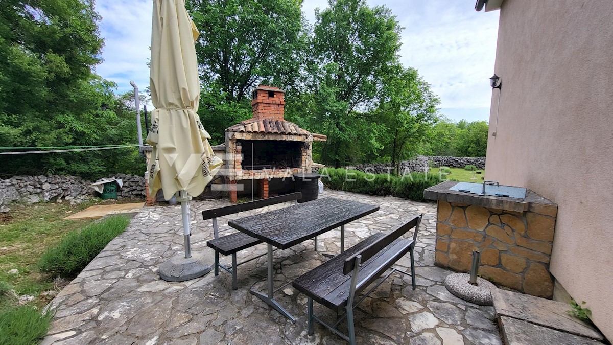  CASA INDIPENDENTE CON DUE APPARTAMENTI E AMPIO GIARDINO