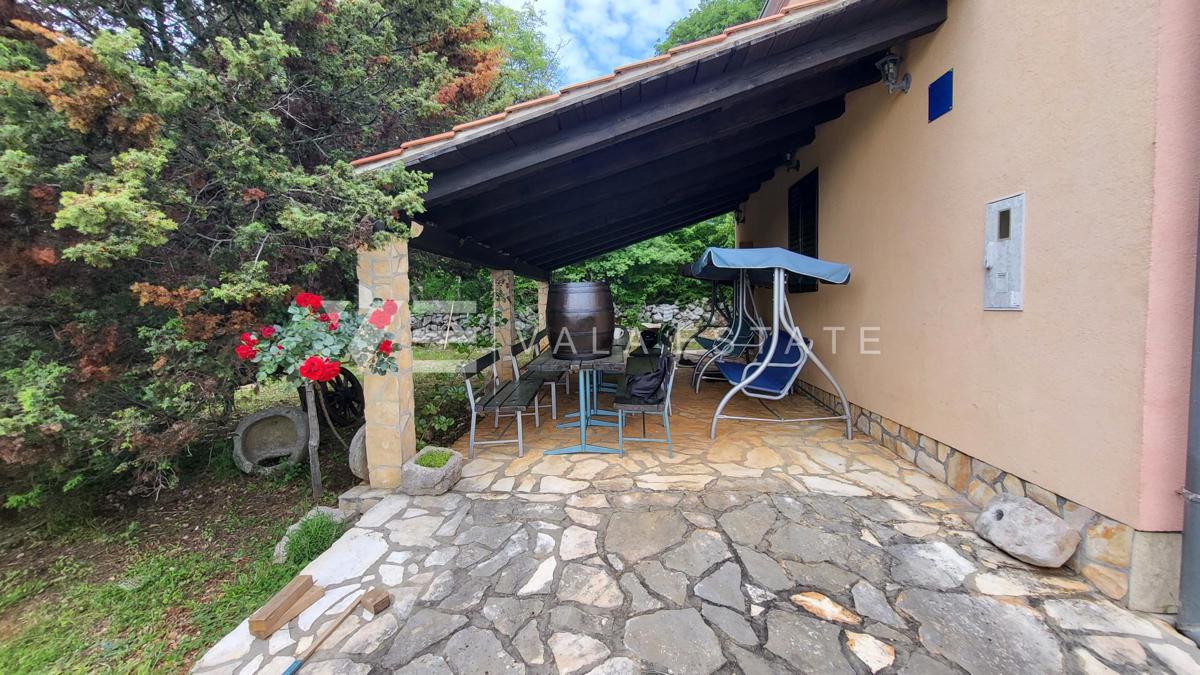  CASA INDIPENDENTE CON DUE APPARTAMENTI E AMPIO GIARDINO