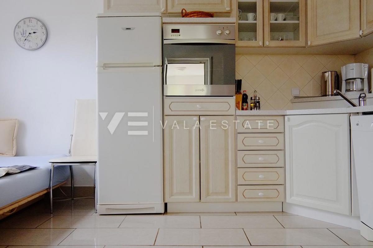 CASA INDIPENDENTE CON SEI UNITA' ABITATIVE