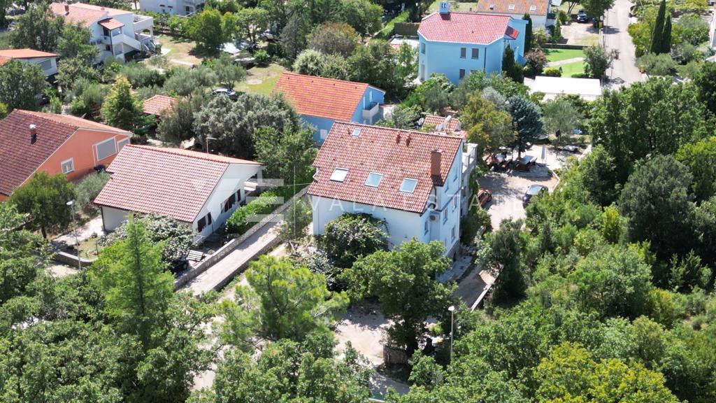 CASA INDIPENDENTE CON SEI UNITA' ABITATIVE