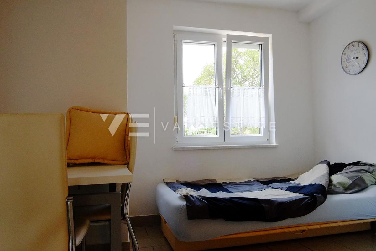 CASA INDIPENDENTE CON SEI UNITA' ABITATIVE